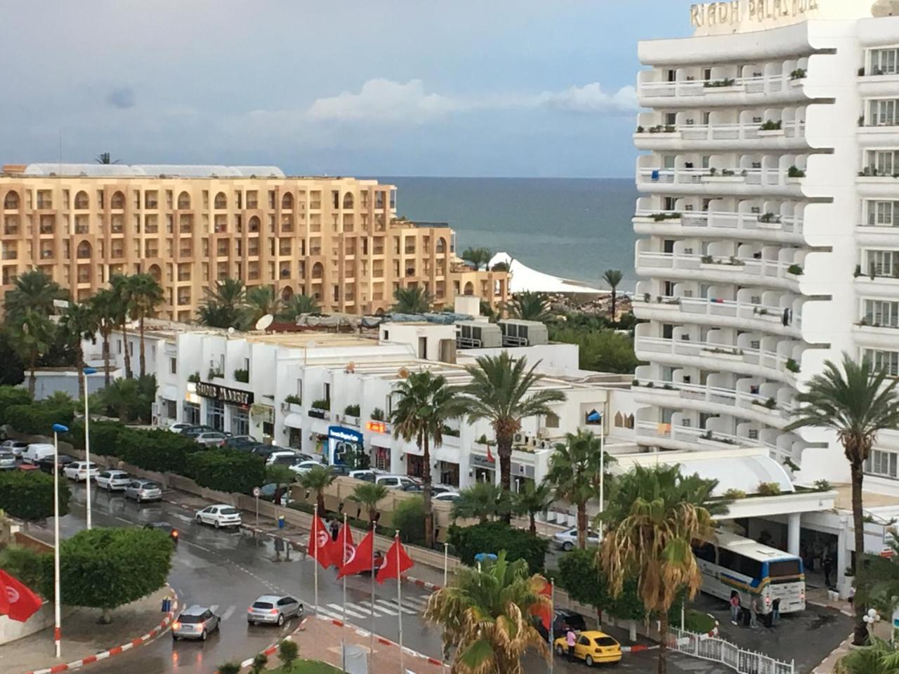 Sousse Corniche Taib Mhiri Roadin Front Of Riadh Palm Hotel Exterior foto